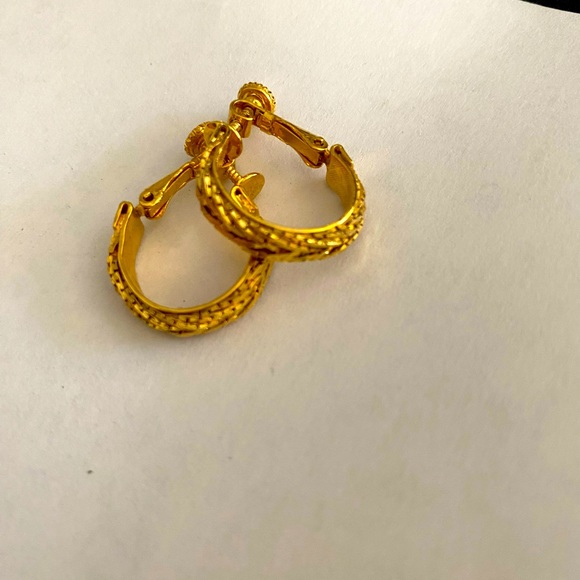 Vintage Gold Hoop Earrings - Picture 1 of 2